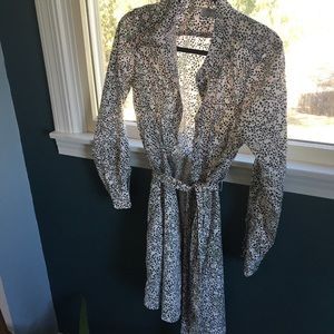 Phoebe dress untuckit